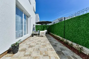 Six-Bedroom Villa for 11 Guests in Zadar