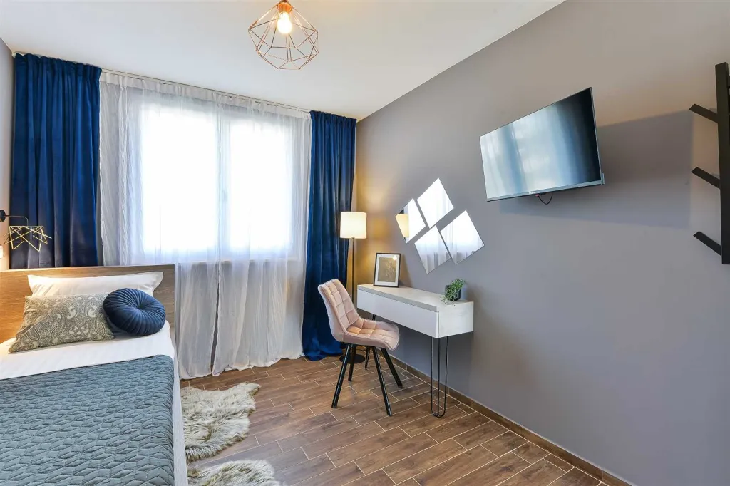 Six-Bedroom Villa for 11 Guests in Zadar