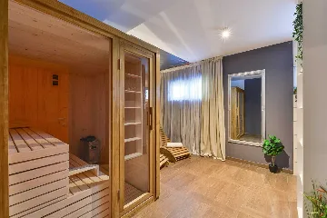 Six-Bedroom Villa for 11 Guests in Zadar