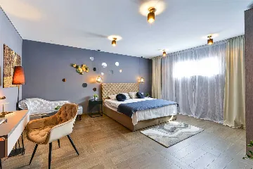 Six-Bedroom Villa for 11 Guests in Zadar