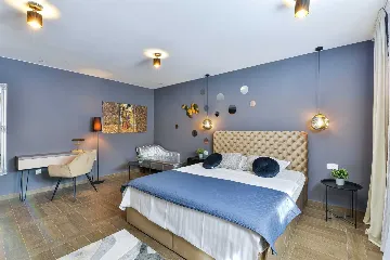 Six-Bedroom Villa for 11 Guests in Zadar