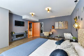 Six-Bedroom Villa for 11 Guests in Zadar