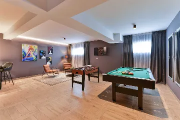 Six-Bedroom Villa for 11 Guests in Zadar