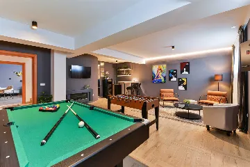 Six-Bedroom Villa for 11 Guests in Zadar