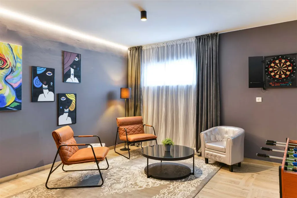 Six-Bedroom Villa for 11 Guests in Zadar