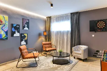 Six-Bedroom Villa for 11 Guests in Zadar