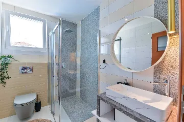 Six-Bedroom Villa for 11 Guests in Zadar