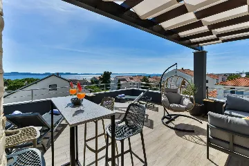 Six-Bedroom Villa for 11 Guests in Zadar