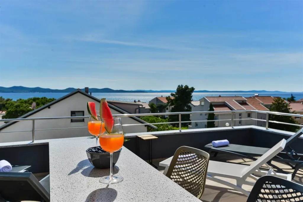 Six-Bedroom Villa for 11 Guests in Zadar