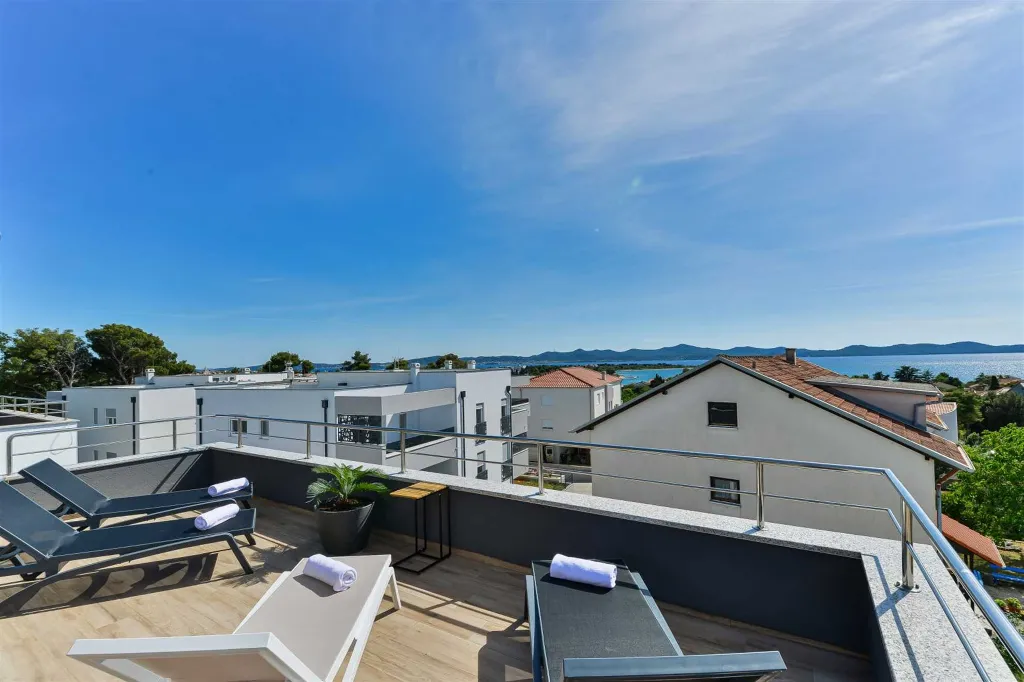 Six-Bedroom Villa for 11 Guests in Zadar