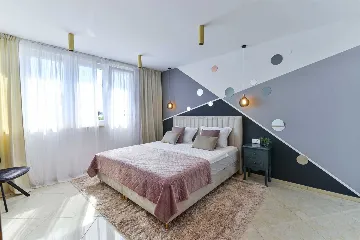 Six-Bedroom Villa for 11 Guests in Zadar