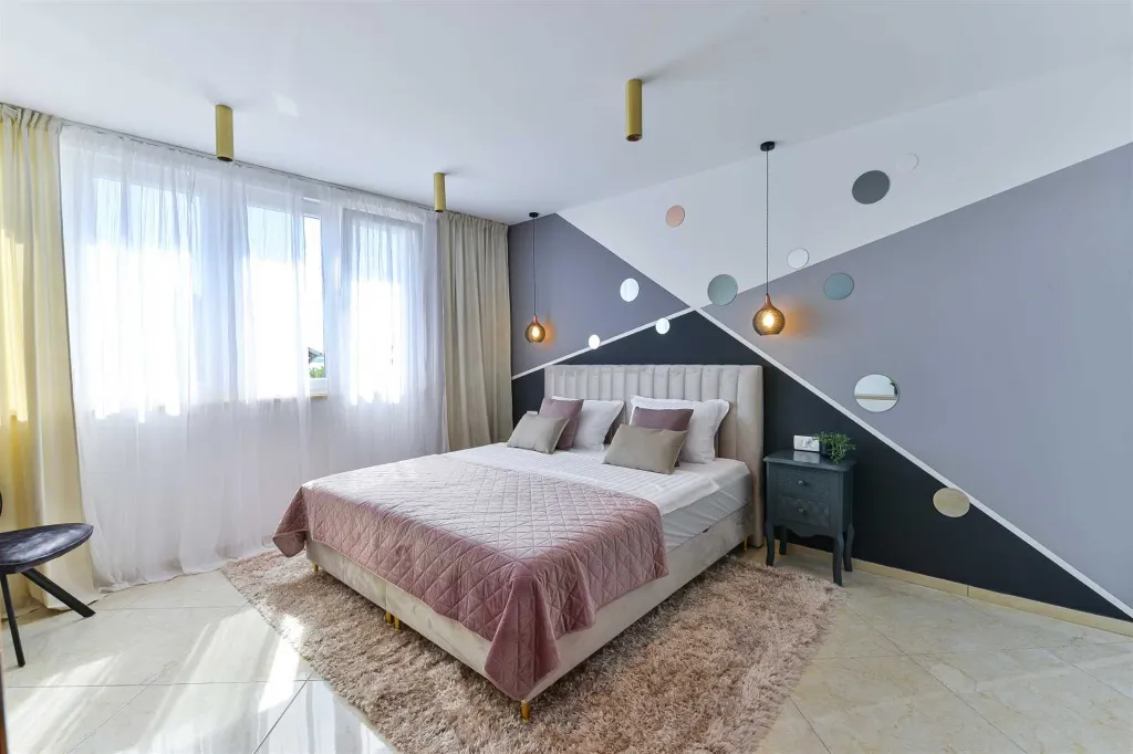 Six-Bedroom Villa for 11 Guests in Zadar