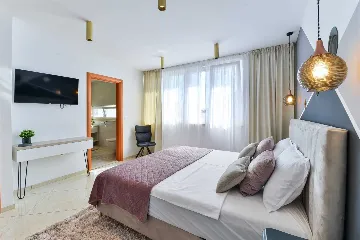 Six-Bedroom Villa for 11 Guests in Zadar