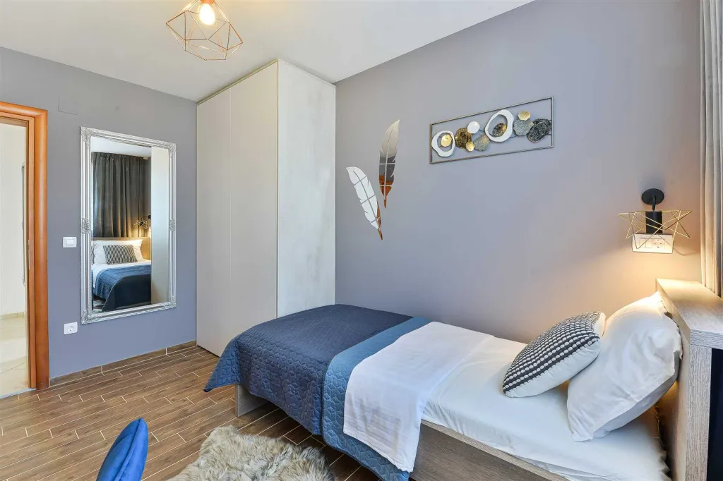 Six-Bedroom Villa for 11 Guests in Zadar