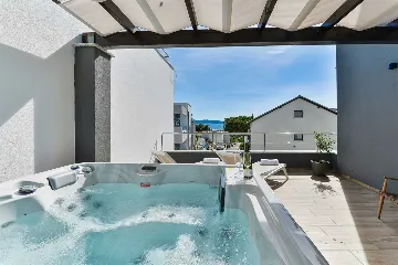 Six-Bedroom Villa for 11 Guests in Zadar