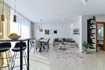 Six-Bedroom Villa for 11 Guests in Zadar