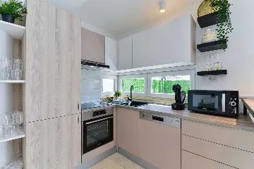 Six-Bedroom Villa for 11 Guests in Zadar