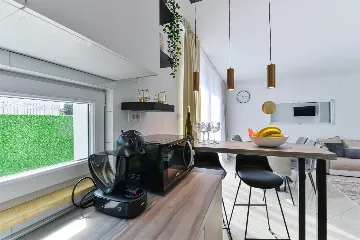 Six-Bedroom Villa for 11 Guests in Zadar