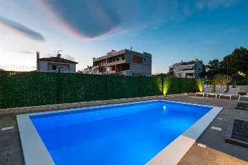 Six-Bedroom Villa for 11 Guests in Zadar
