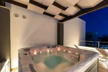 Six-Bedroom Villa for 11 Guests in Zadar