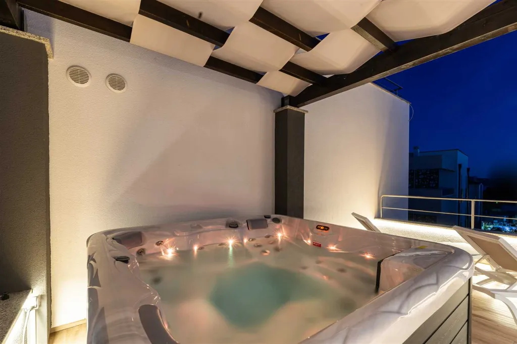 Six-Bedroom Villa for 11 Guests in Zadar