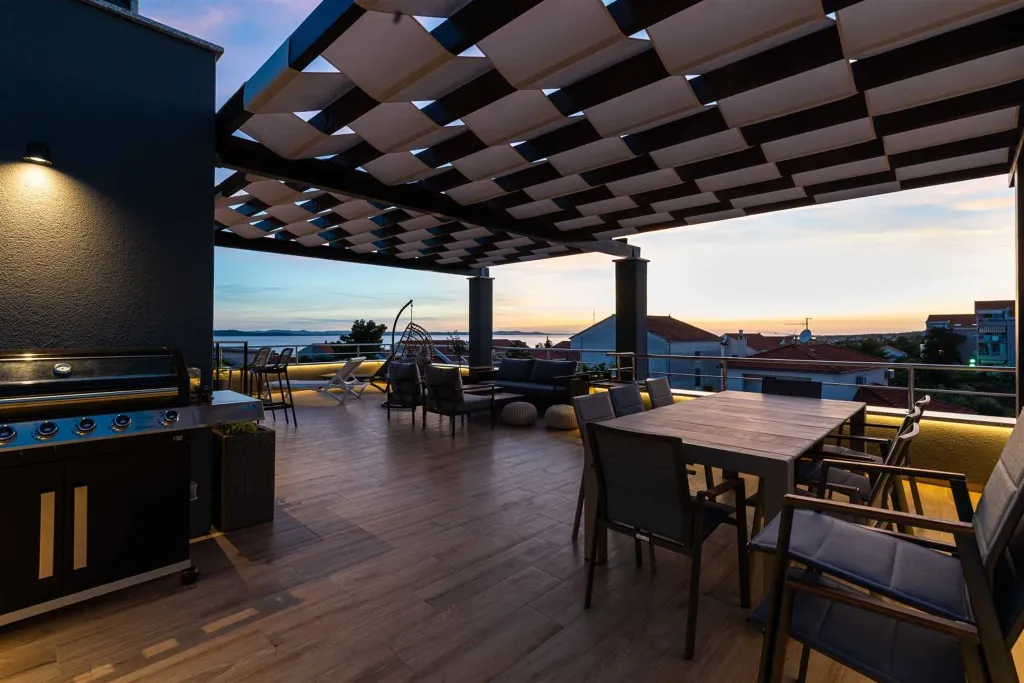 Six-Bedroom Villa for 11 Guests in Zadar