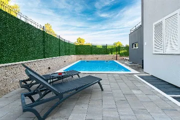 Six-Bedroom Villa for 11 Guests in Zadar