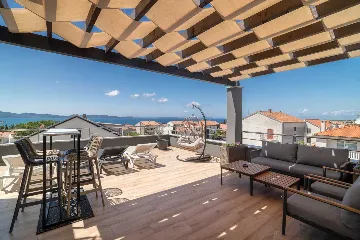 Six-Bedroom Villa for 11 Guests in Zadar