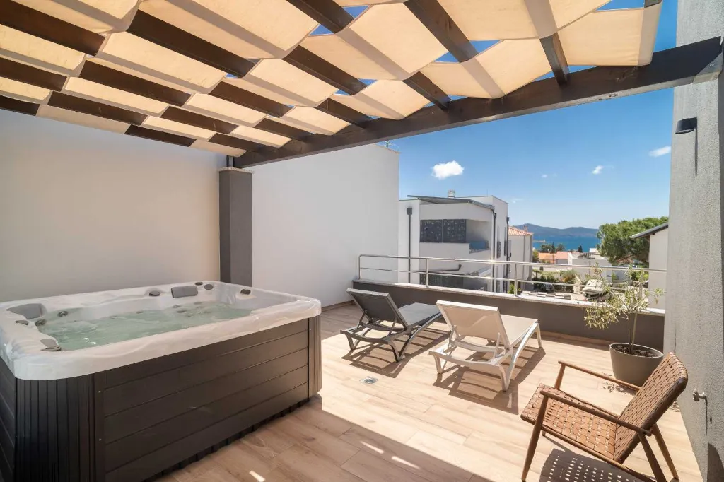 Six-Bedroom Villa for 11 Guests in Zadar
