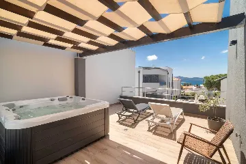 Six-Bedroom Villa for 11 Guests in Zadar