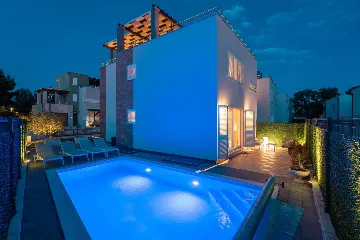 Six-Bedroom Villa for 11 Guests in Zadar