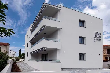 Turanj Villa for 12 with Private Pool & Sauna