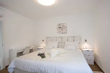 Turanj Villa for 12 with Private Pool & Sauna