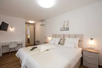 Turanj Villa for 12 with Private Pool & Sauna