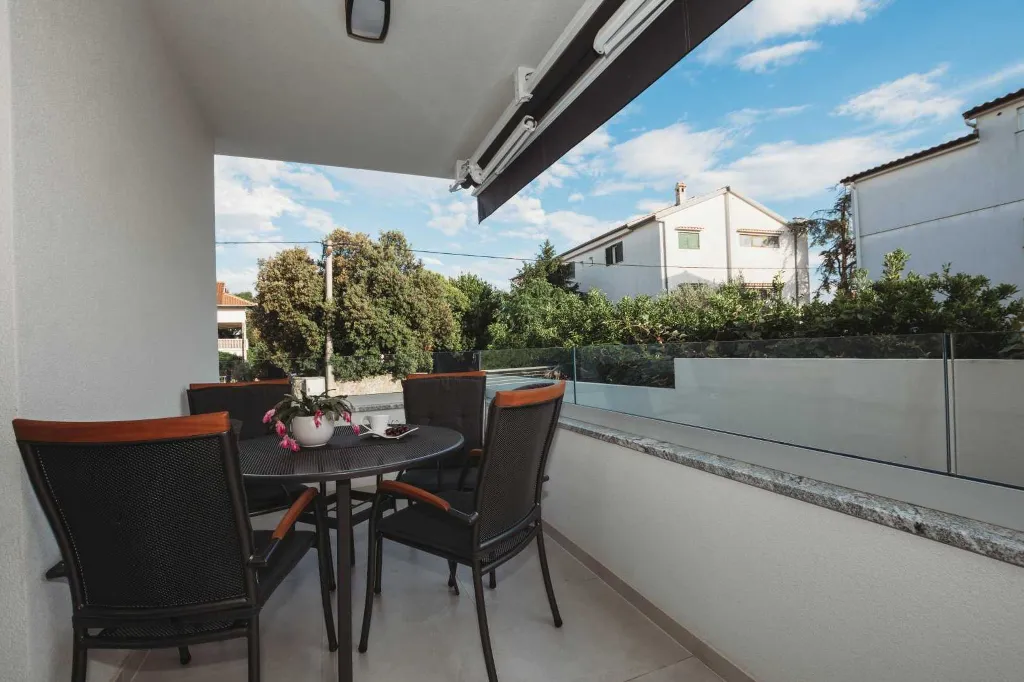 Turanj Villa for 12 with Private Pool & Sauna