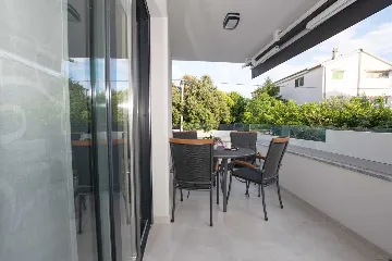 Turanj Villa for 12 with Private Pool & Sauna