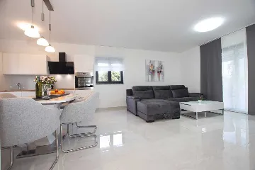 Turanj Villa for 12 with Private Pool & Sauna