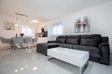 Turanj Villa for 12 with Private Pool & Sauna