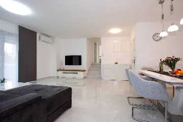 Turanj Villa for 12 with Private Pool & Sauna