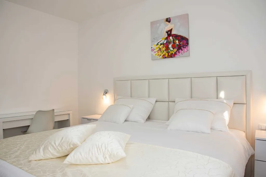 Turanj Villa for 12 with Private Pool & Sauna