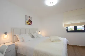 Turanj Villa for 12 with Private Pool & Sauna