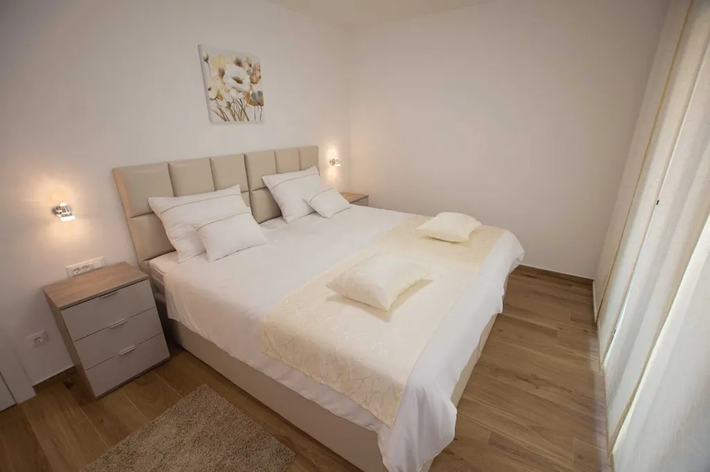 Turanj Villa for 12 with Private Pool & Sauna