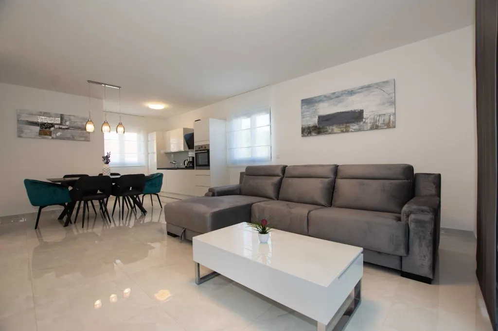 Turanj Villa for 12 with Private Pool & Sauna