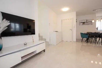 Turanj Villa for 12 with Private Pool & Sauna