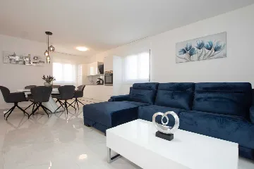 Turanj Villa for 12 with Private Pool & Sauna