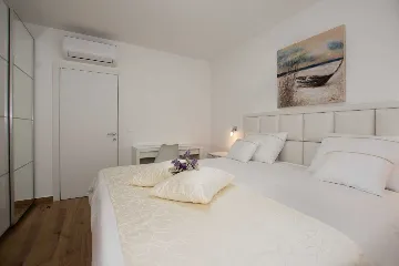 Turanj Villa for 12 with Private Pool & Sauna