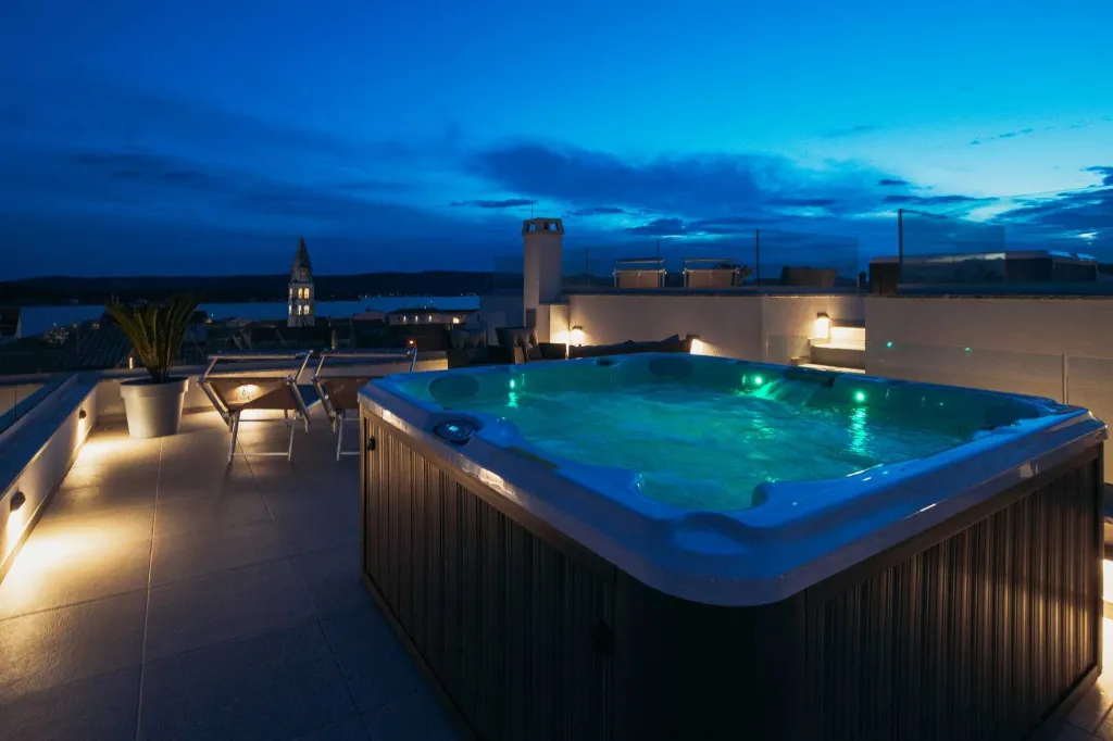 Turanj Villa for 12 with Private Pool & Sauna