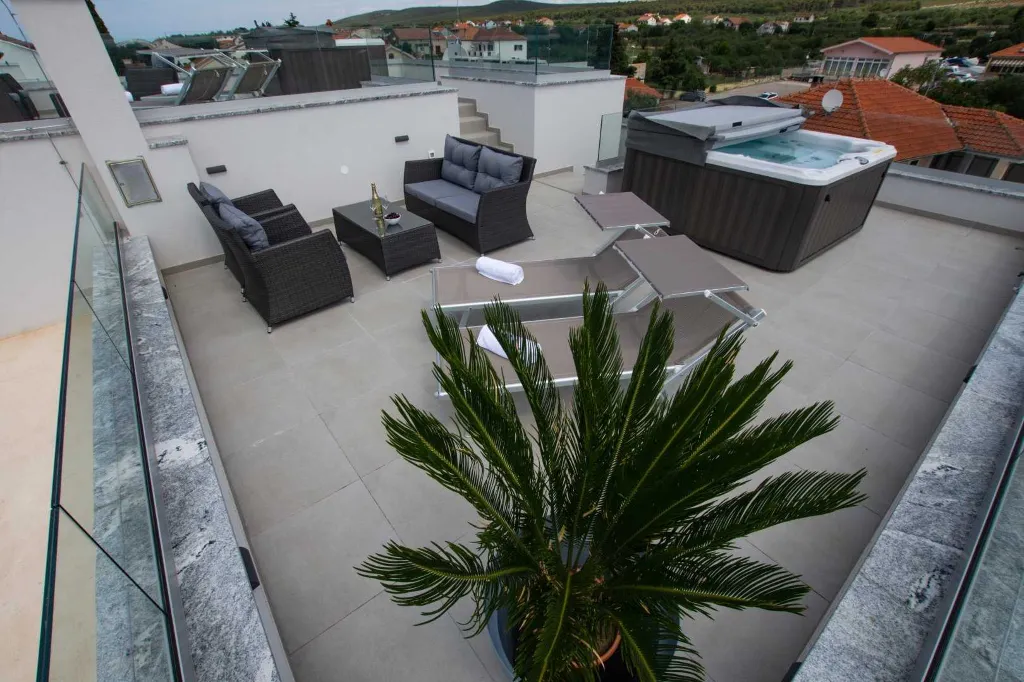 Turanj Villa for 12 with Private Pool & Sauna