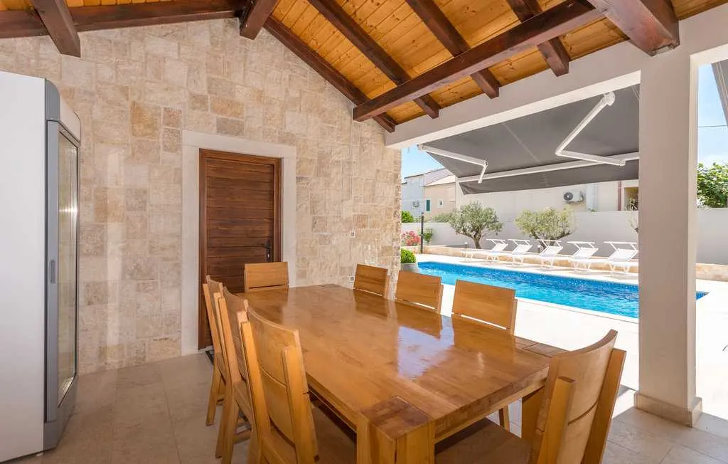 Turanj Villa for 12 with Private Pool & Sauna
