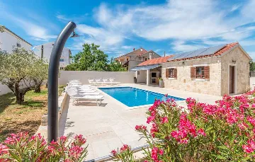 Turanj Villa for 12 with Private Pool & Sauna